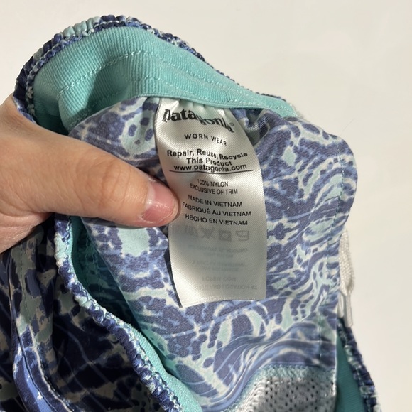 Patagonia Girl’s Baggies Sunburst Bend Blue Water Repellant Shorts Size Medium - Picture 8 of 8